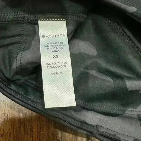 Athleta ultimate camo 7/8 tight BNWT leggings - Picture 4 of 5